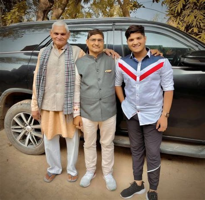Bhagwan Tiwari Height, Weight, Net Worth, Age, Birthday, Wikipedia, Who, Instagram, Biography